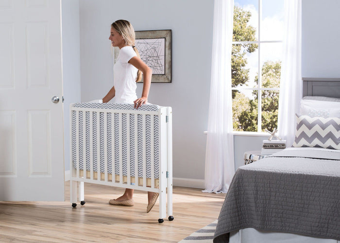 Delta Children Bianca (130) Portable Folding Crib with Mattress