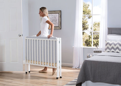 Delta Children Bianca (130) Portable Folding Crib with Mattress