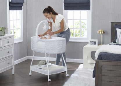 Delta Children Garden Path (2175) Sweet Slumber Bassinet, Room View